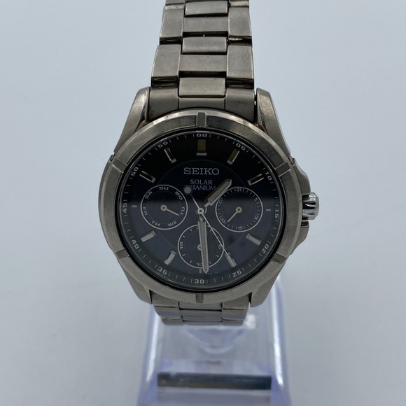 SEIKO V14J-0AE0 Solar Titanium Blue Dial Men's Wristwatch - Picture 2 of 9